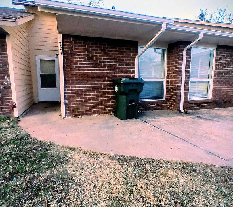 1st image of 201 Woodman Dr