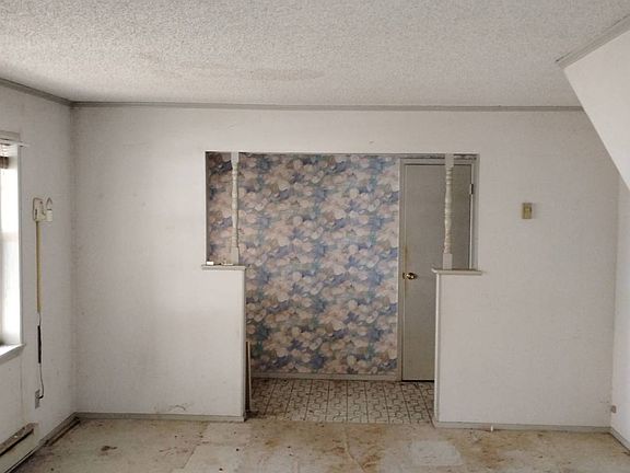 4th image of 2586 Folsom Rd