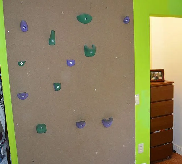 tock climbing walls in kids bedroom