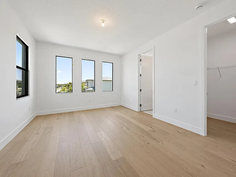20471 Southernwood Ave — Photo 24
