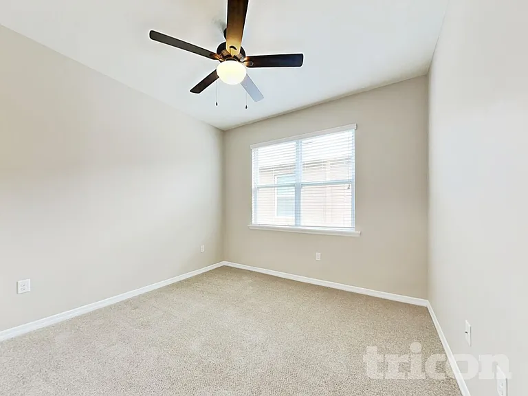 112 Waterside Cir — Photo 11