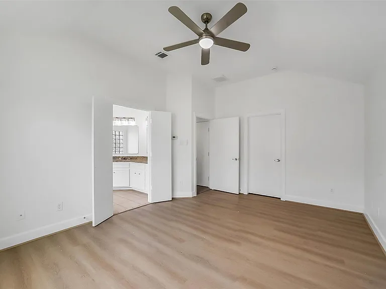 650 Westcross St #70 — Photo 29
