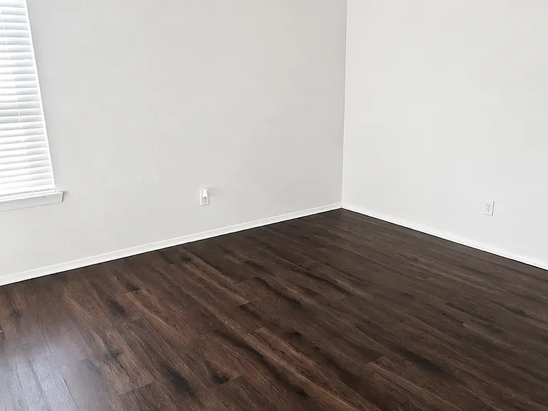 226 Zuni Dr — Photo 2