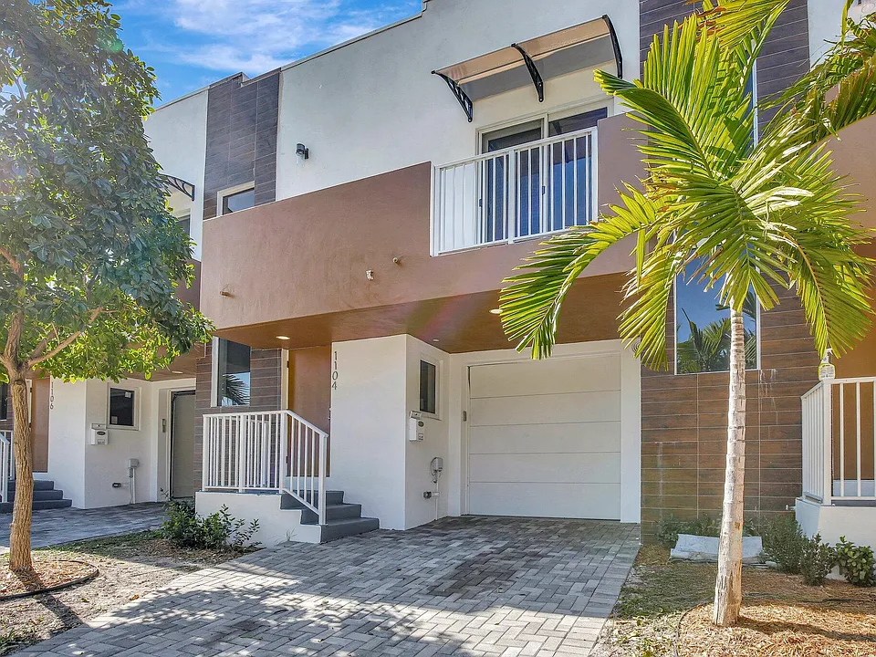 1102 S 20th Ave #1102