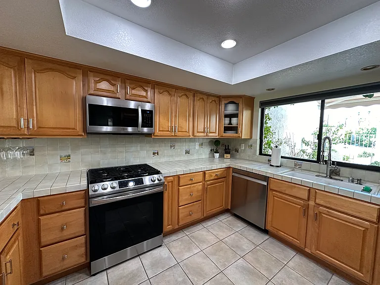 166 Wimbledon Ct — Photo 49