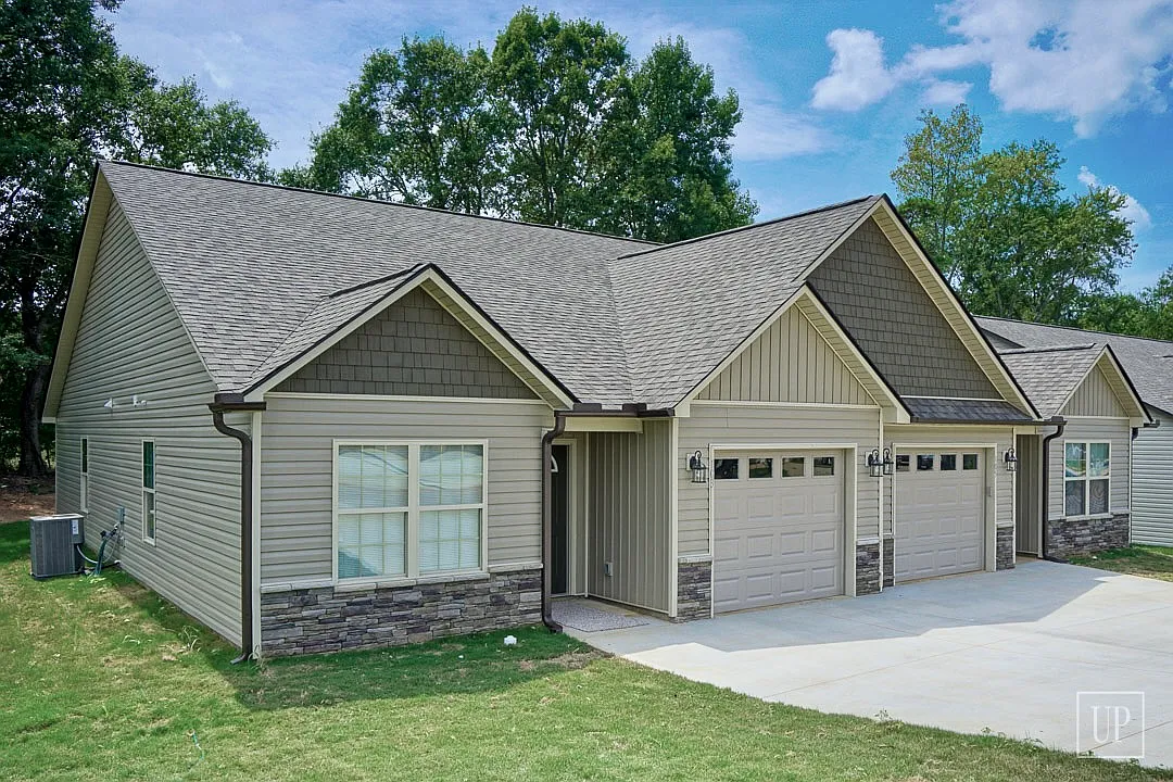 3 bed, 1236 sqft, $1,499 — Photo 1