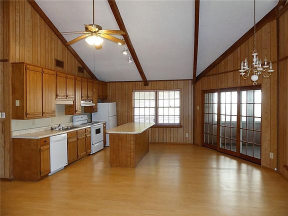 2nd image of 104 Shoshone Dr