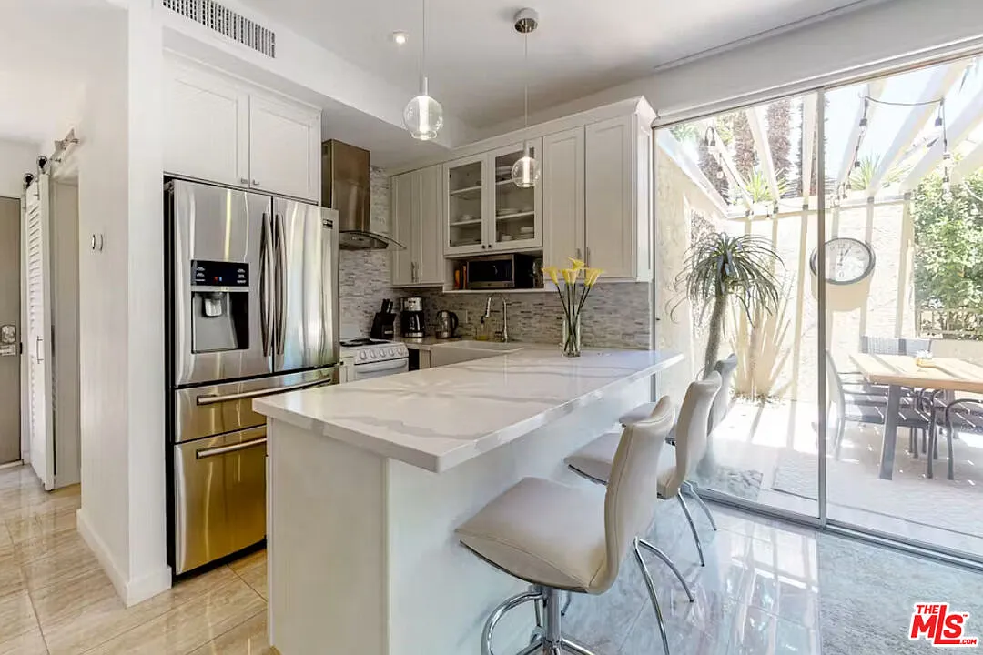 1 bed, 1.0 bath, 576 sqft, $3,500 — Photo 4