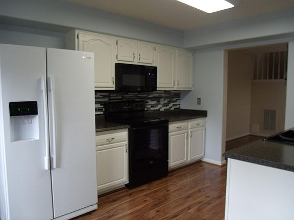 2nd image of 121 Spoon Ct