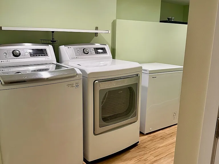 Energy-efficient top-load washer and matching dryer