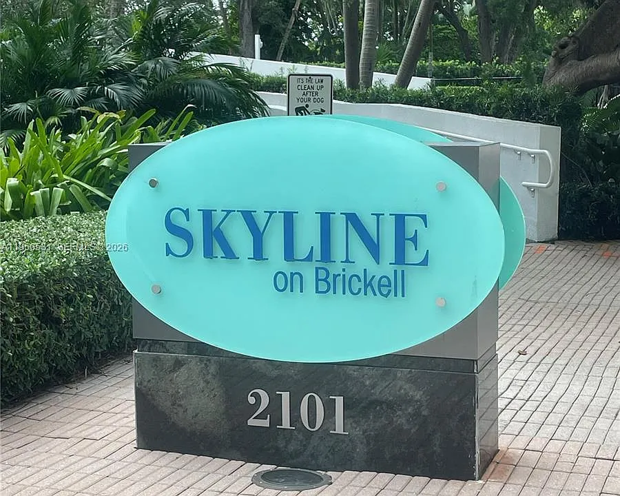 2101 Brickell Ave #2202
