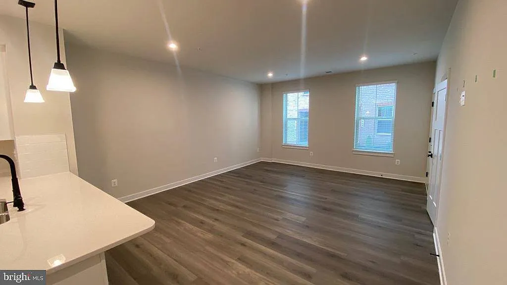 3 bed, 2.5 bath, 1722 sqft, $3,500 — Photo 4