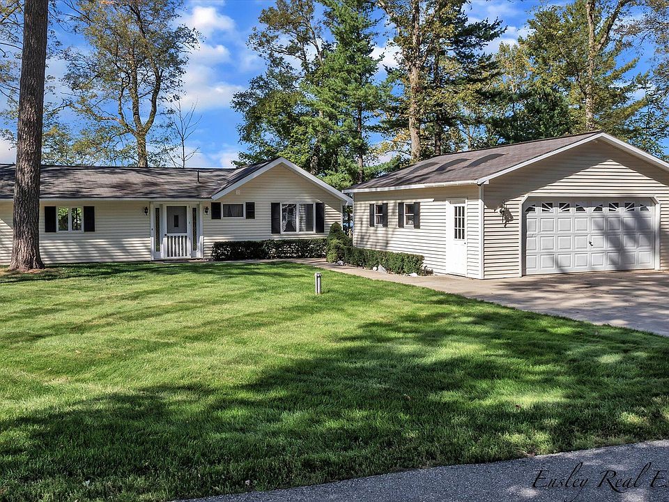 5413 S Front St, Newaygo, MI 49337 MLS 22042603 Zillow