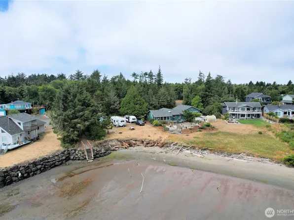 736 Peninsula Court, Ocean Shores, WA 98569