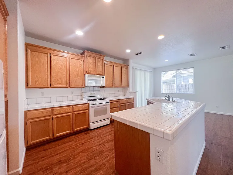 9814 Paso Fino Way — Photo 12