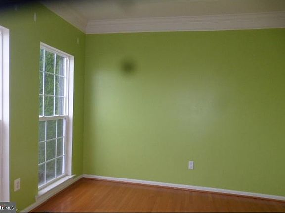 4th image of 92 Saundra St