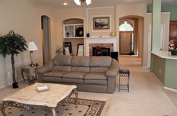 3rd image of 4616 Holly Berry Dr
