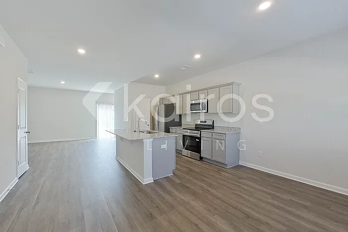 2407 Banyon Cir — Photo 3