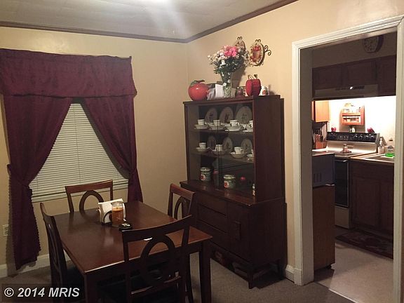 Dining Room opens to kitchen