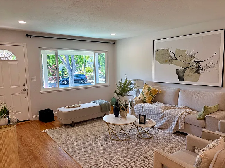 1190 Arlington Ln — Photo 5