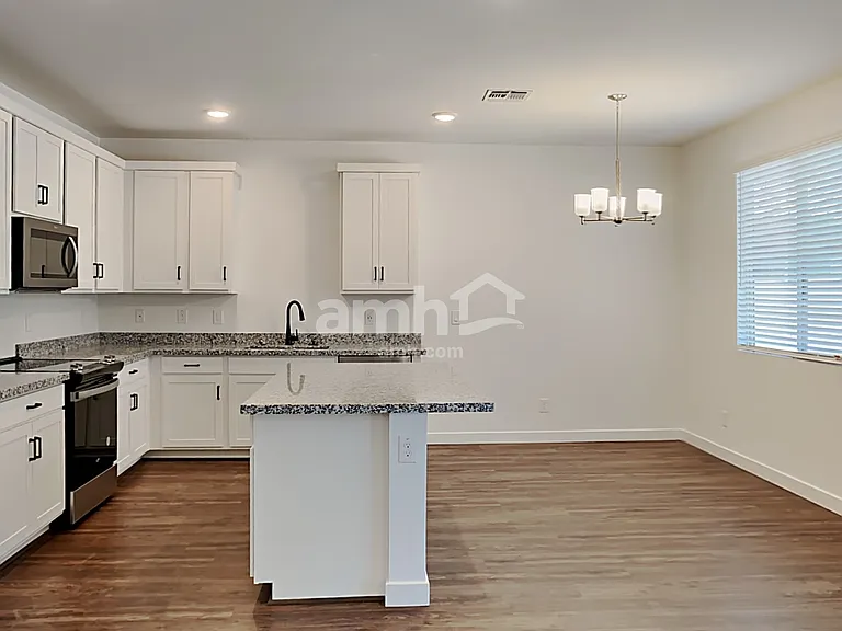 4137 S 105th Dr — Photo 4