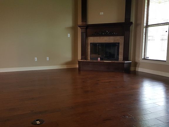2nd image of 776 Hackberry Dr