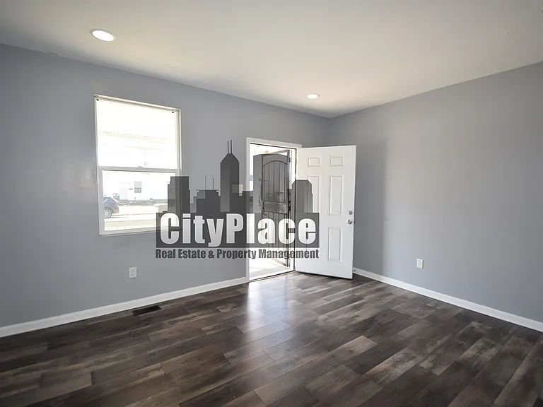 544 W 26th St — Photo 5