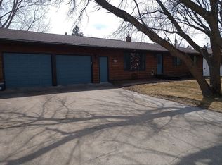 704 Elk St NW, Warroad, MN 56763