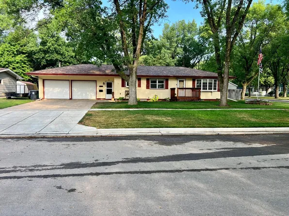 285 5th St, Tracy, MN 56175