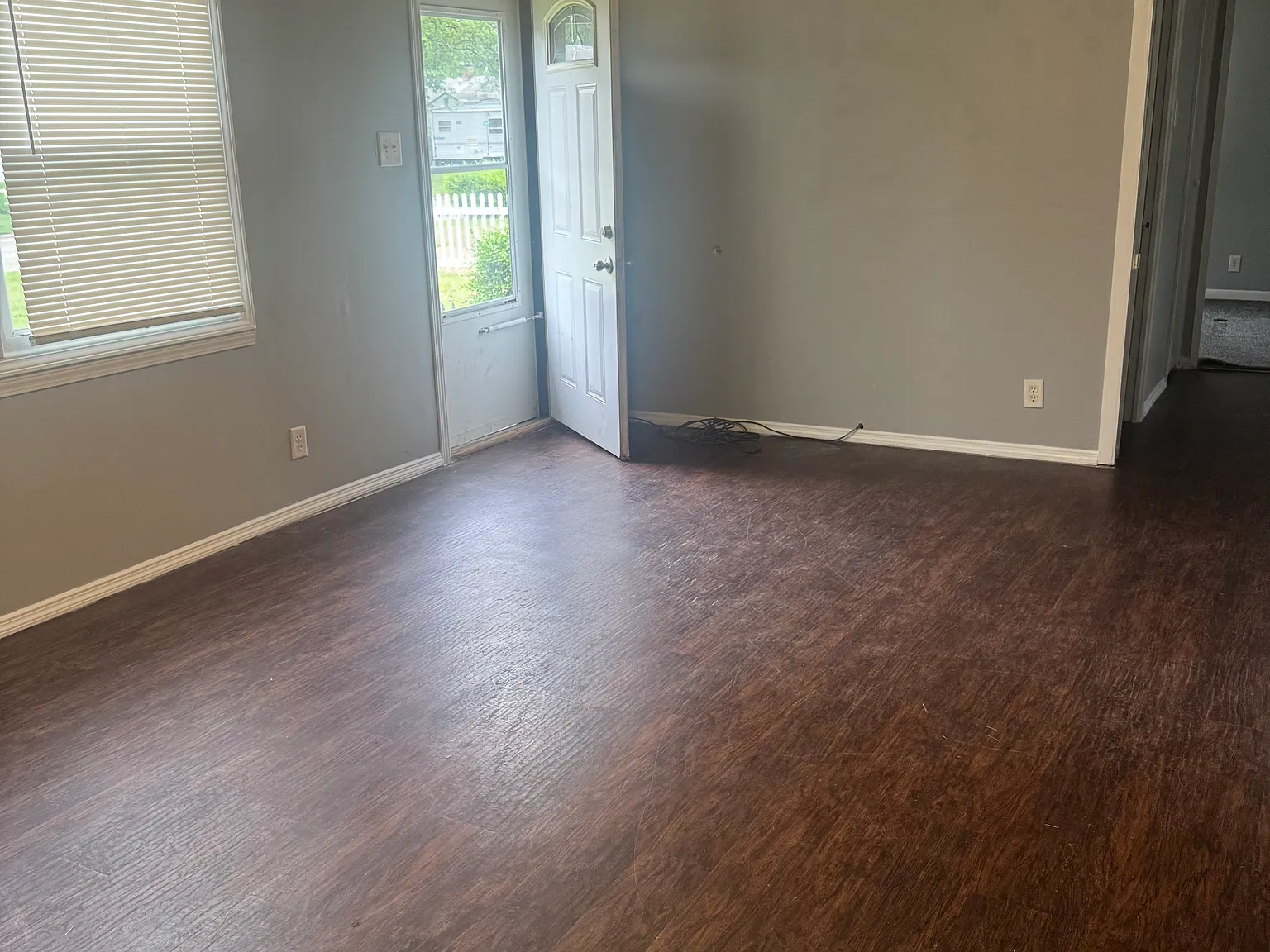 3 bed, 875 sqft, $1,300 — Photo 4