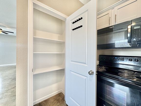 5th image of 4306 Holcomb Dr #412