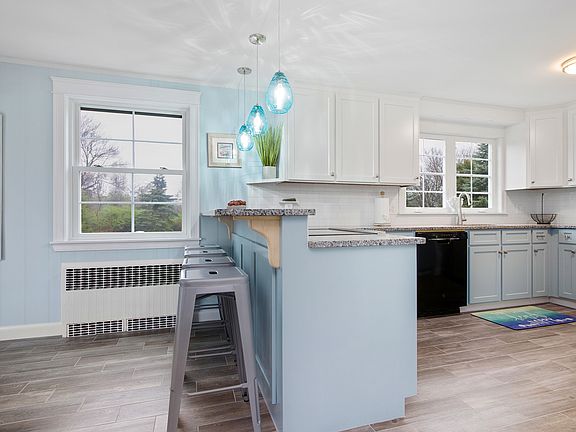 4th image of 13 Greenwood Ave