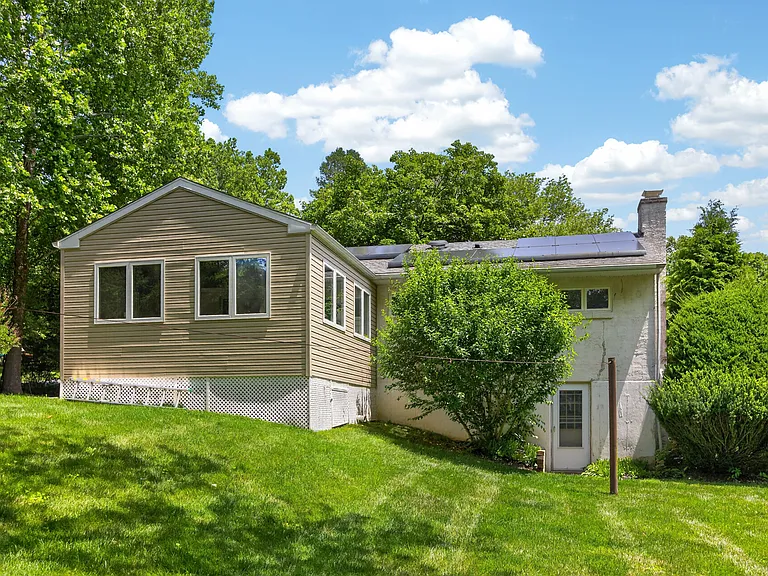 527 Oriole Dr — Photo 14