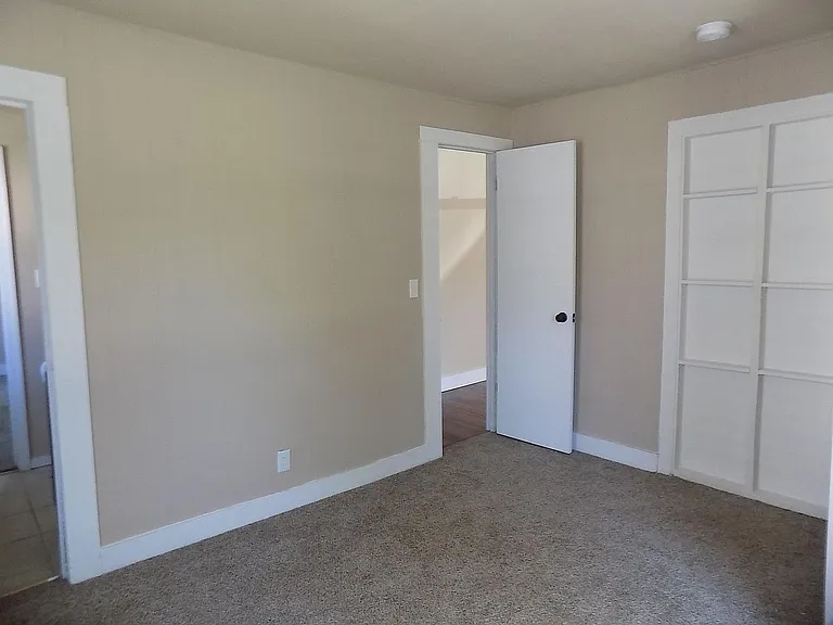 1701 W Thoman St — Photo 7