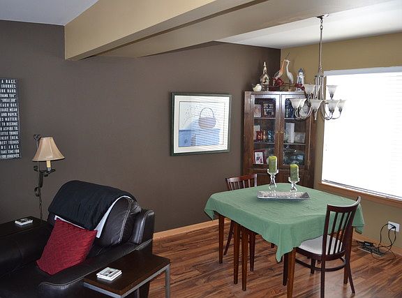 4th image of 878 Heather Ct