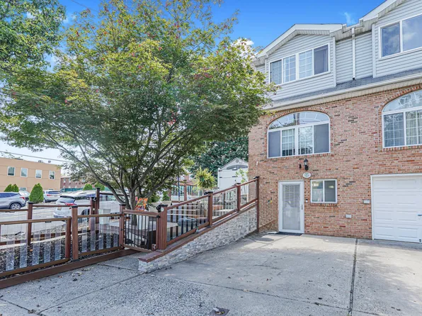 2054 Richmond Avenue image 1 of 30