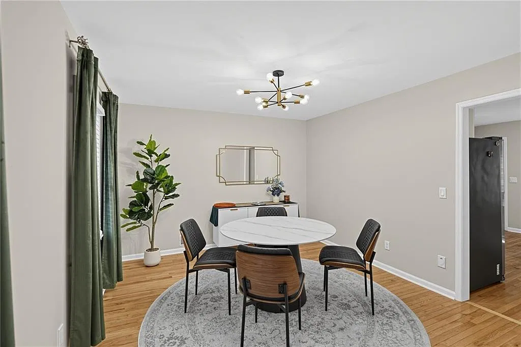 4 bed, 2.5 bath, 2587 sqft, $5,470 — Photo 4