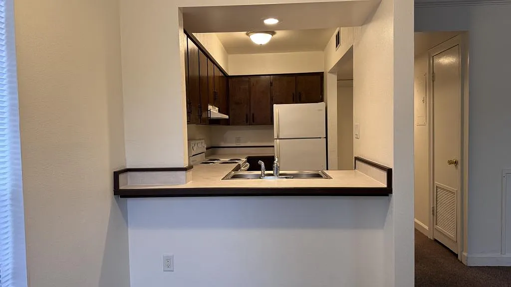 131 Althea St — Photo 4
