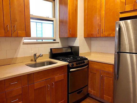 2nd image of 25-09 Astoria Blvd #2R