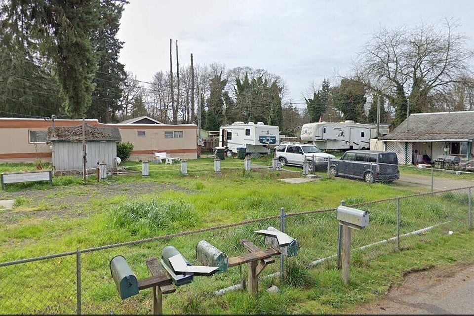 2nd image of 10133 183rd Way SW