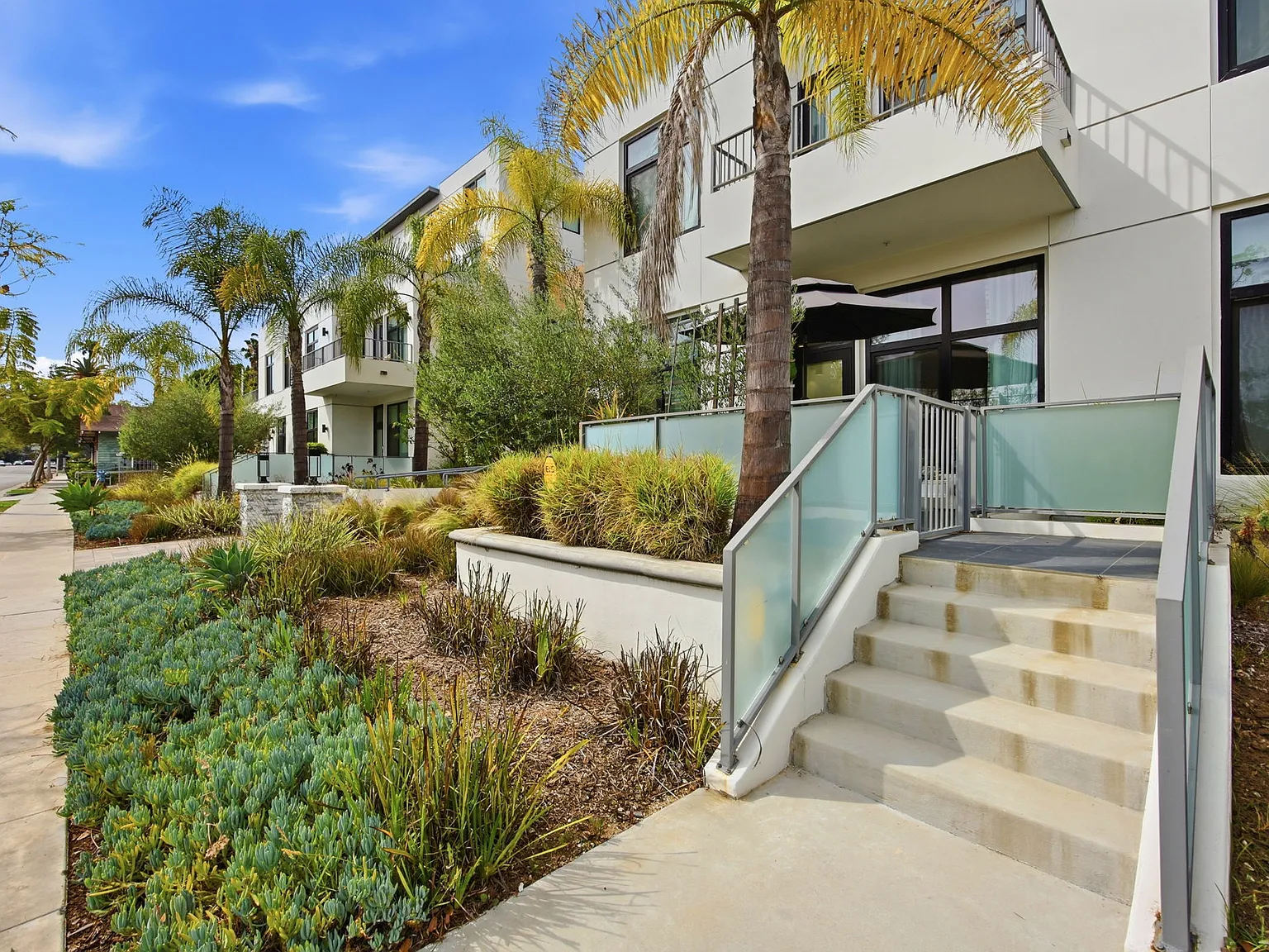 399 E Del Mar Blvd — Photo 3