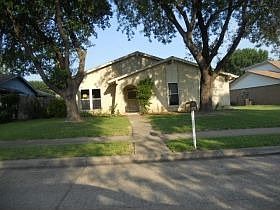 1st image of 2913 Village Crest Cir
