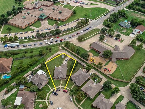2nd image of 2122 Crawford Dr