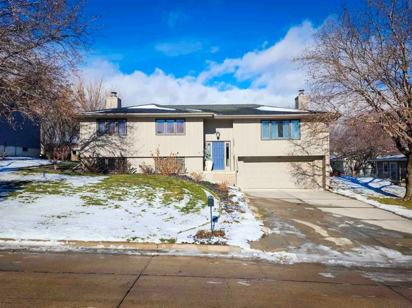 1402 Clark St, Norfolk, NE 68701