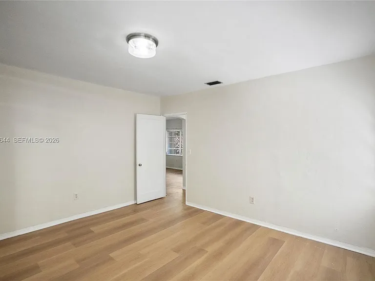 2460 SW 24th St — Photo 24