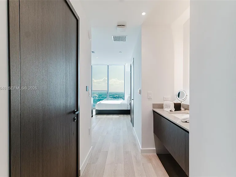 20 NE 11th St #4807B — Photo 12