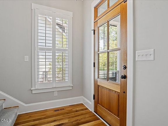 3rd image of 2610 Sarah Ave