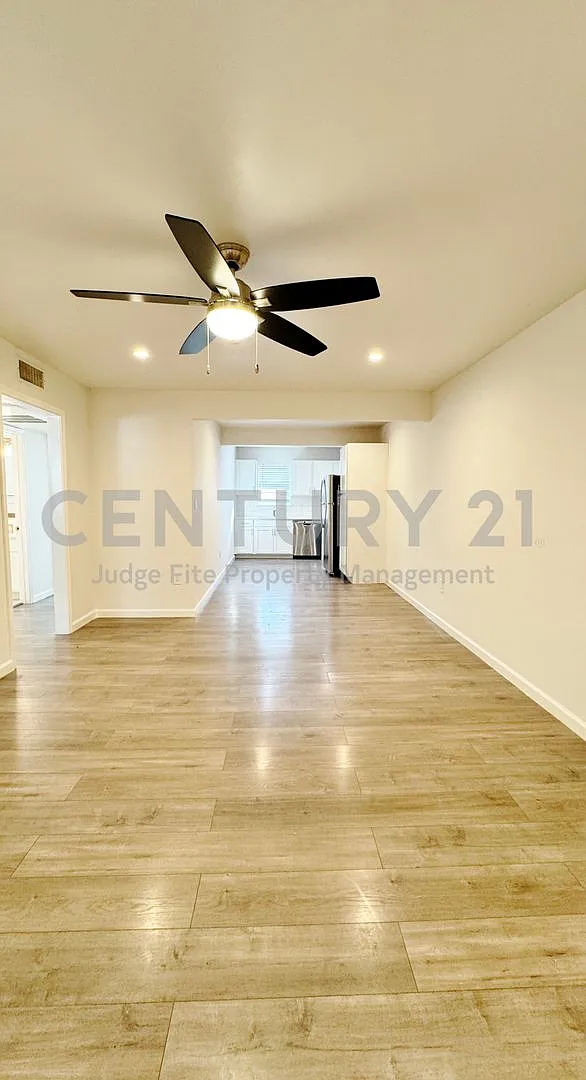 Inviting 2/2 Apartment in Dallas' Uptown East District Ready For Immediate Move-In! — Photo 2