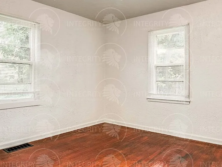 4411 S Benton Ave — Photo 17