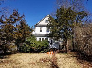 118 Oak St, Amityville, NY 11701